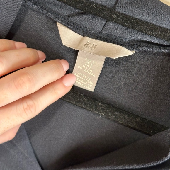 H&M V Neck Shirt - Picture 3 of 6